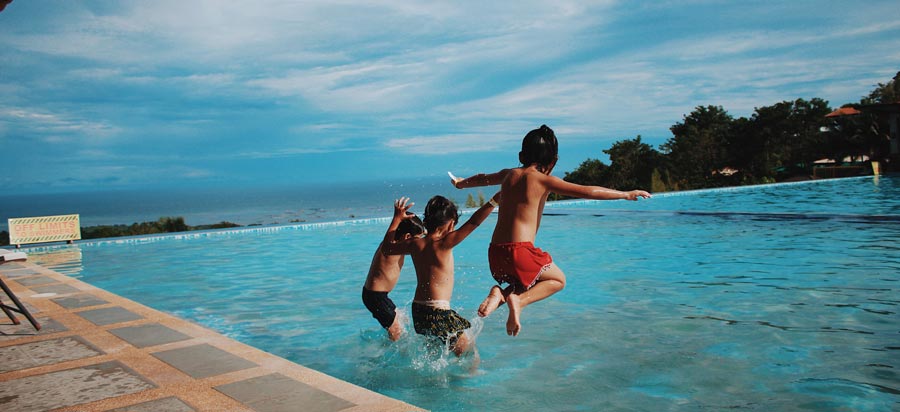 Como utilizar el Limpiafondos de la piscina