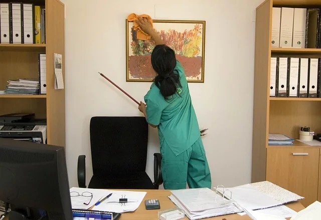 Limpieza de despacho realizada por Ciudad del Pozo Servicios